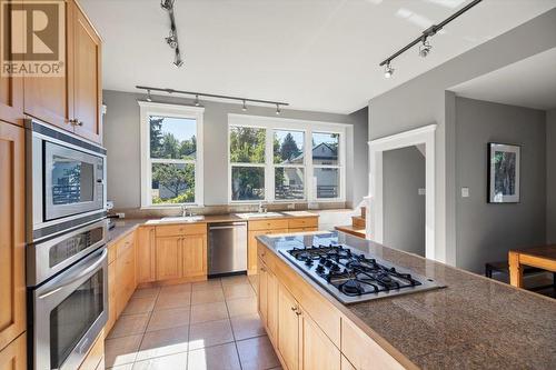 9 Park Crescent, Fernie, BC - Indoor Photo Showing Kitchen