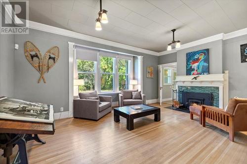 9 Park Crescent, Fernie, BC - Indoor Photo Showing Living Room With Fireplace