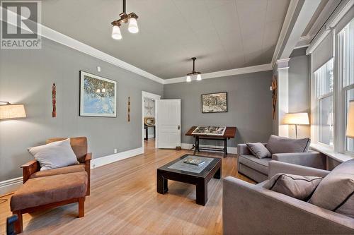 9 Park Crescent, Fernie, BC - Indoor Photo Showing Living Room