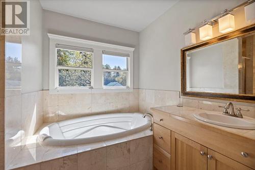 9 Park Crescent, Fernie, BC - Indoor Photo Showing Bathroom