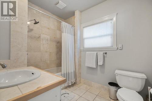 9 Park Crescent, Fernie, BC - Indoor Photo Showing Bathroom