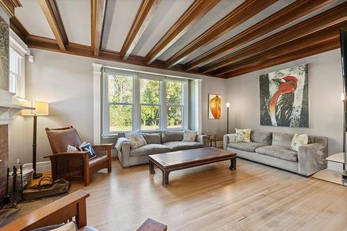 9 Park Crescent, Fernie, BC - Indoor Photo Showing Living Room