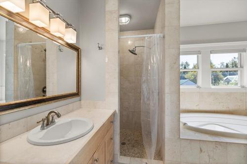 9 Park Crescent, Fernie, BC - Indoor Photo Showing Bathroom