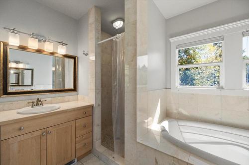 9 Park Crescent, Fernie, BC - Indoor Photo Showing Bathroom