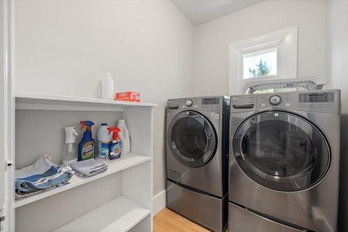 9 Park Crescent, Fernie, BC - Indoor Photo Showing Laundry Room