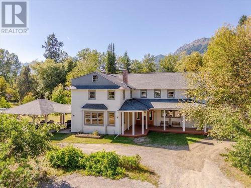 9 Park Crescent, Fernie, BC - Outdoor With Deck Patio Veranda With Facade