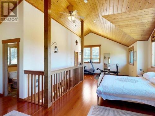 1587 Boar'S Nest Road, Powell River, BC - Indoor Photo Showing Bedroom