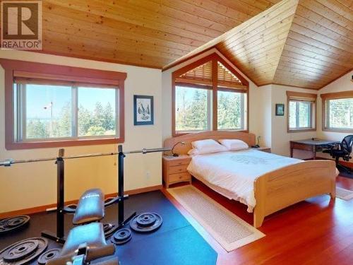 1587 Boar'S Nest Road, Powell River, BC - Indoor Photo Showing Bedroom