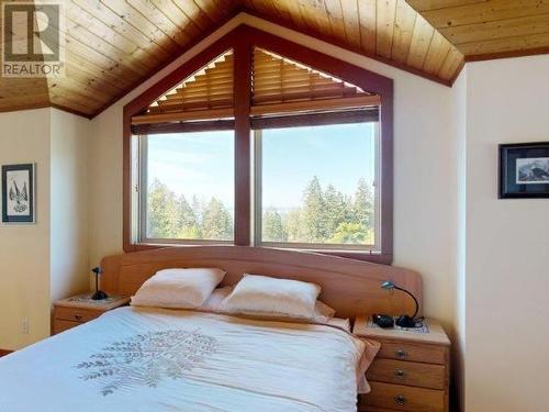 1587 Boar'S Nest Road, Powell River, BC - Indoor Photo Showing Bedroom