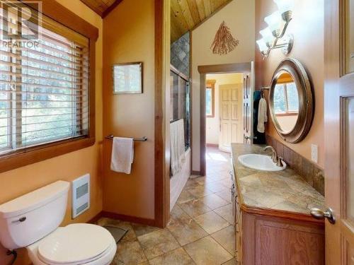 1587 Boar'S Nest Road, Powell River, BC - Indoor Photo Showing Bathroom