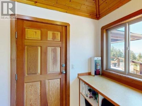 1587 Boar'S Nest Road, Powell River, BC - Indoor Photo Showing Other Room