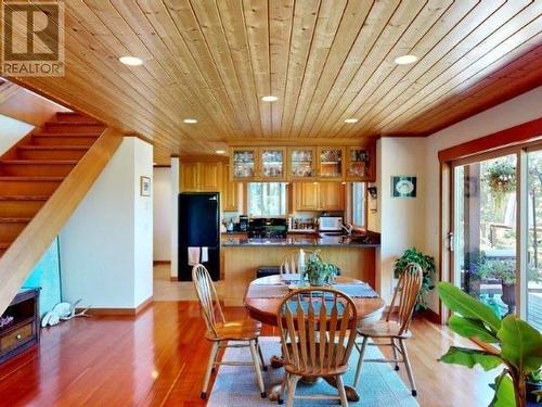 1587 Boar'S Nest Road, Powell River, BC - Indoor Photo Showing Dining Room