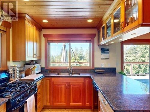 1587 Boar'S Nest Road, Powell River, BC - Indoor Photo Showing Kitchen With Double Sink