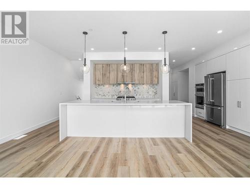 2735 Shannon Lake Road Unit# 112, West Kelowna, BC - Indoor Photo Showing Kitchen With Upgraded Kitchen