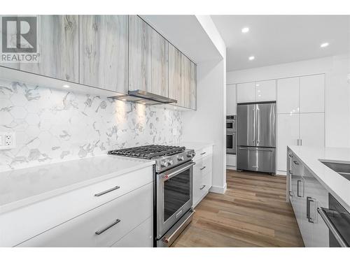 2735 Shannon Lake Road Unit# 112, West Kelowna, BC - Indoor Photo Showing Kitchen With Stainless Steel Kitchen With Upgraded Kitchen