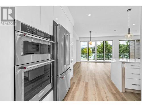 2735 Shannon Lake Road Unit# 112, West Kelowna, BC - Indoor Photo Showing Kitchen With Stainless Steel Kitchen