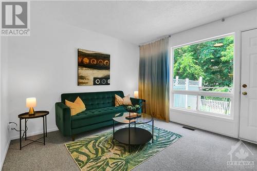 54 Alison Korn Private, Ottawa, ON - Indoor Photo Showing Living Room