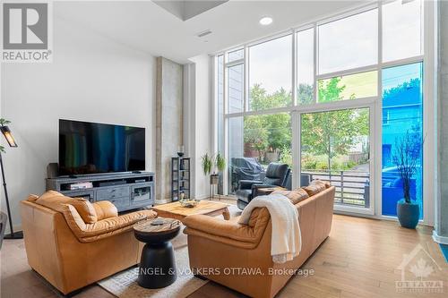 103 - 135 Barrette Street, Ottawa, ON - Indoor Photo Showing Living Room