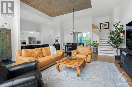 103 - 135 Barrette Street, Ottawa, ON - Indoor Photo Showing Living Room