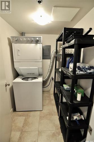 408 537 4Th Avenue N, Saskatoon, SK - Indoor Photo Showing Laundry Room