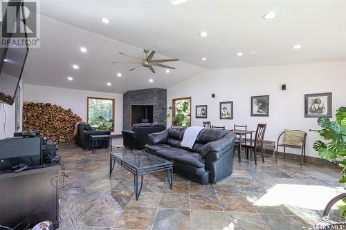 207 Poplar Crescent, Paddockwood Rm No. 520, SK - Indoor Photo Showing Living Room