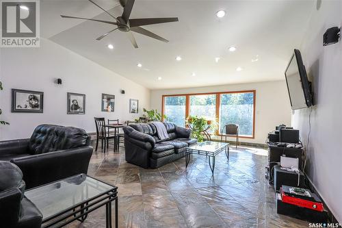 207 Poplar Crescent, Paddockwood Rm No. 520, SK - Indoor Photo Showing Living Room