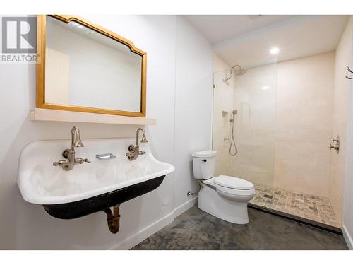 14340 Homestead Road, Prince George, BC - Indoor Photo Showing Bathroom