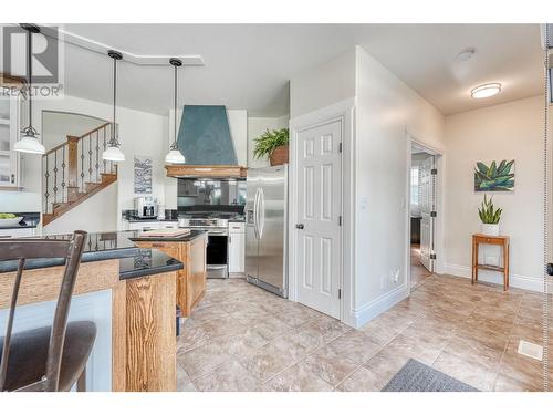 6632 Mountainview Drive, Oliver, BC - Indoor Photo Showing Kitchen