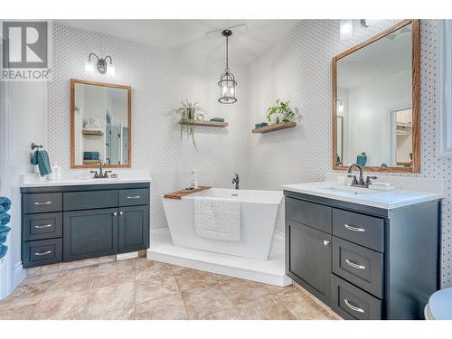 6632 Mountainview Drive, Oliver, BC - Indoor Photo Showing Bathroom