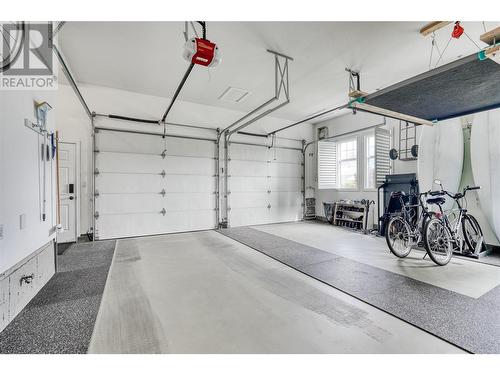 6632 Mountainview Drive, Oliver, BC - Indoor Photo Showing Garage