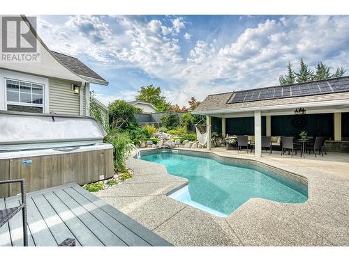 6632 Mountainview Drive, Oliver, BC - Outdoor With In Ground Pool