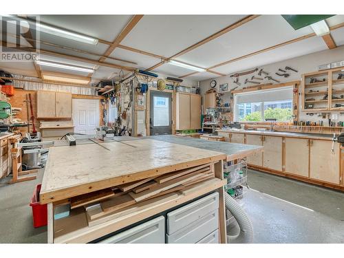 6632 Mountainview Drive, Oliver, BC - Indoor Photo Showing Garage