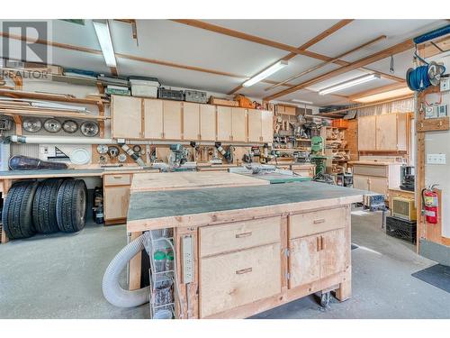 6632 Mountainview Drive, Oliver, BC - Indoor Photo Showing Kitchen With Double Sink