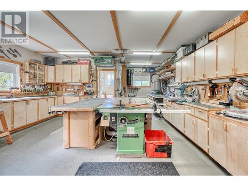 6632 Mountainview Drive, Oliver, BC - Indoor Photo Showing Kitchen