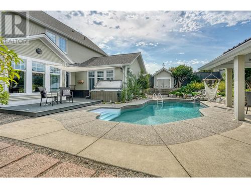 6632 Mountainview Drive, Oliver, BC - Outdoor With In Ground Pool With Backyard