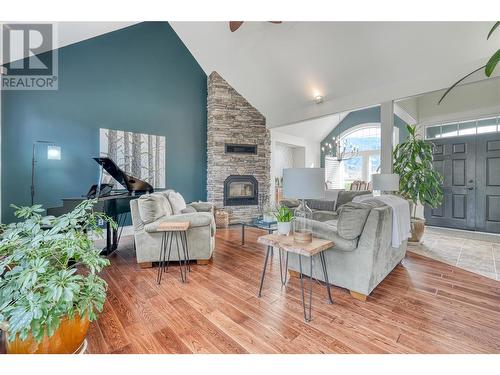 6632 Mountainview Drive, Oliver, BC - Indoor Photo Showing Dining Room