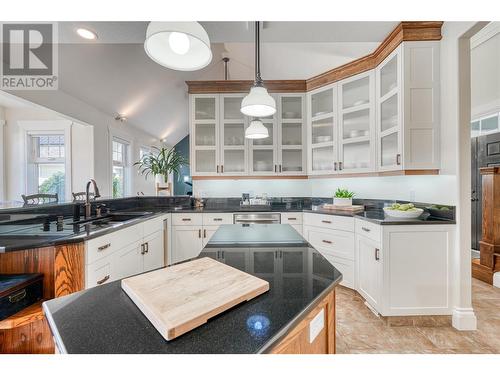 6632 Mountainview Drive, Oliver, BC - Indoor Photo Showing Kitchen