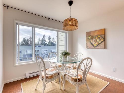 311-2250 Manor Pl, Comox, BC - Indoor Photo Showing Dining Room