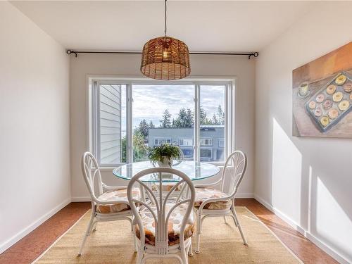 311-2250 Manor Pl, Comox, BC - Indoor Photo Showing Dining Room