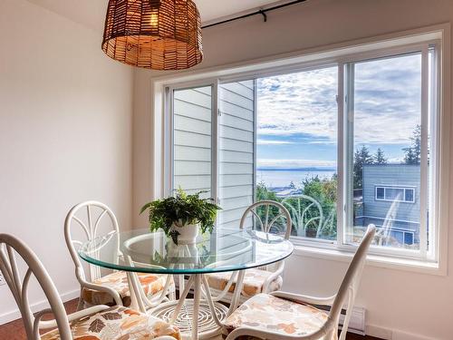 311-2250 Manor Pl, Comox, BC - Indoor Photo Showing Dining Room