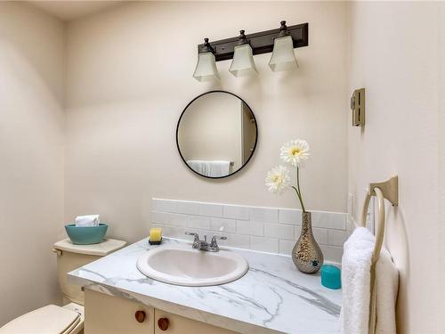 311-2250 Manor Pl, Comox, BC - Indoor Photo Showing Bathroom