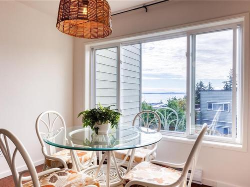 311-2250 Manor Pl, Comox, BC - Indoor Photo Showing Dining Room