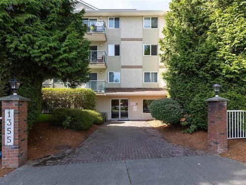 204-1355 Cumberland Rd, Courtenay, BC - Outdoor