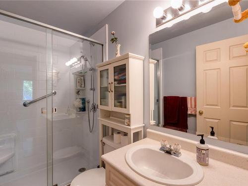 204-1355 Cumberland Rd, Courtenay, BC - Indoor Photo Showing Bathroom