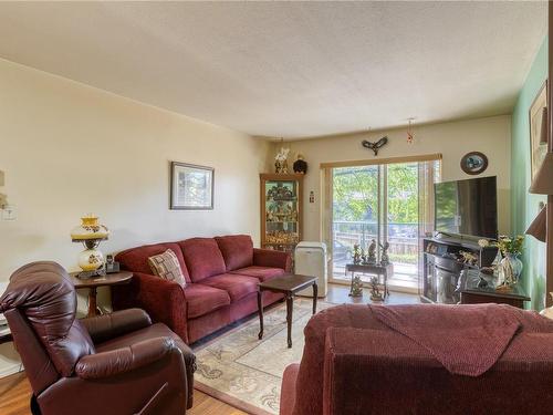 204-1355 Cumberland Rd, Courtenay, BC - Indoor Photo Showing Living Room