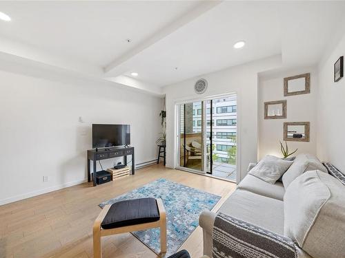 512-1033 Cook St, Victoria, BC - Indoor Photo Showing Living Room