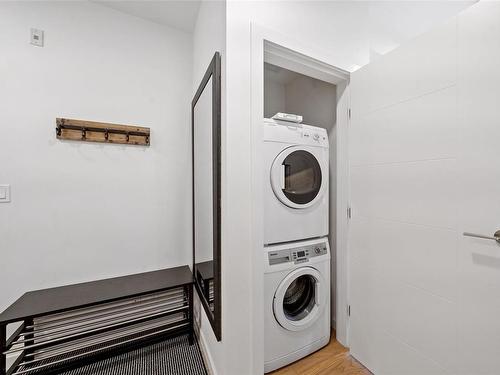 512-1033 Cook St, Victoria, BC - Indoor Photo Showing Laundry Room