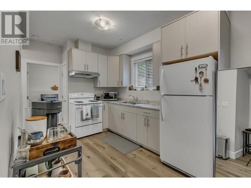 4723 Parkside Drive, Prince George, BC - Indoor Photo Showing Kitchen With Double Sink