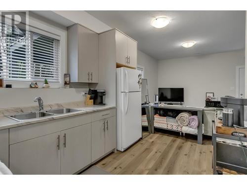 4723 Parkside Drive, Prince George, BC - Indoor Photo Showing Kitchen With Double Sink