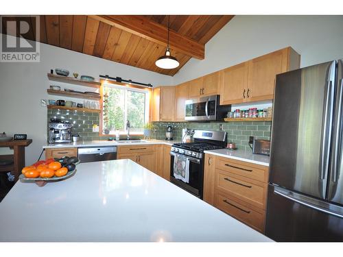 1710 South Lakeside Drive, Williams Lake, BC - Indoor Photo Showing Kitchen With Stainless Steel Kitchen